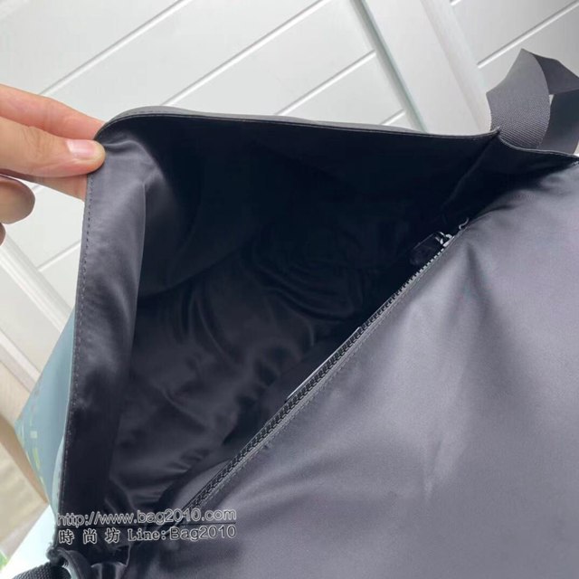 Burberry專櫃新款男包 巴寶莉男士單肩包 大容量信使包  db1158